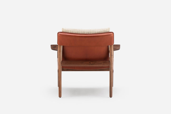 DANISH OILED WALNUT & DARK TAN LEATHER & MANTA LIDO MESCLA / CRU (MODEL: SZG)