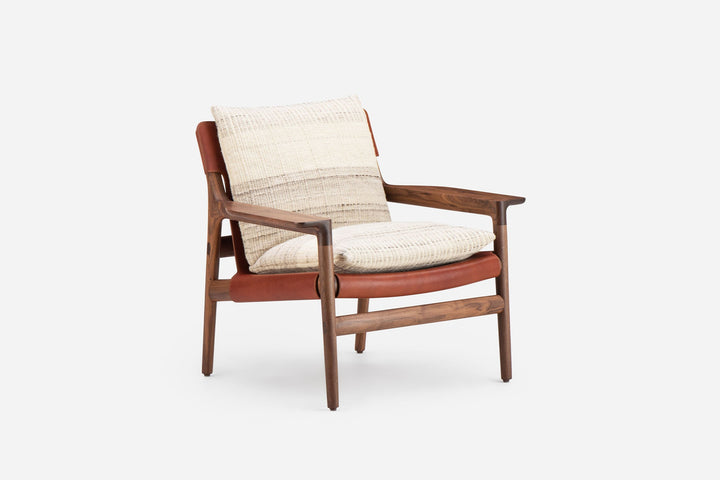 DANISH OILED WALNUT & DARK TAN LEATHER & MANTA LIDO MESCLA / CRU (MODEL: SZG)