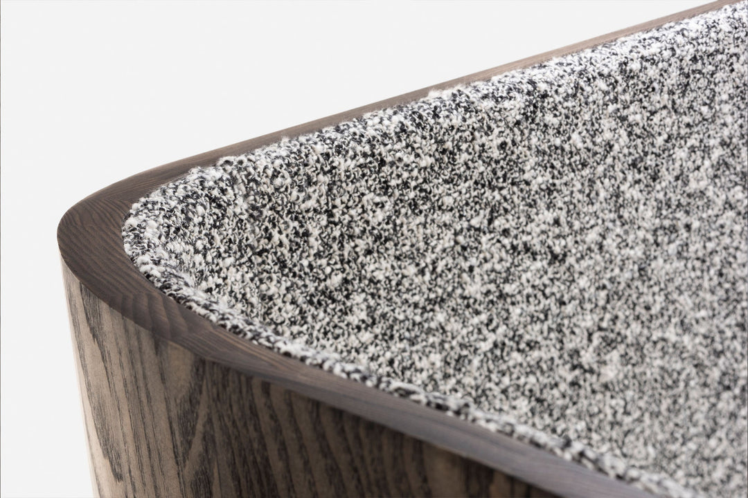 BLACK OILED ASH AND ZERO 004