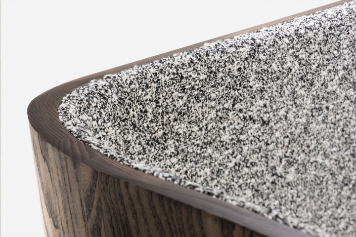 BLACK OILED ASH AND ZERO 004