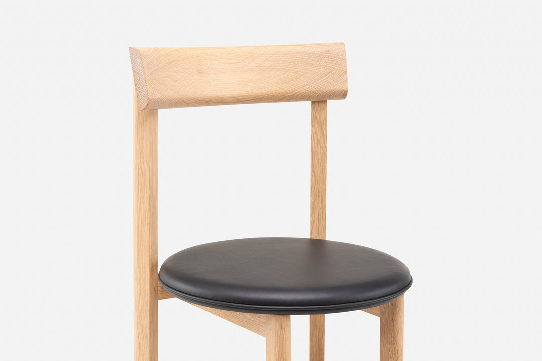 WHITE OILED OAK & BLACK LEATHER