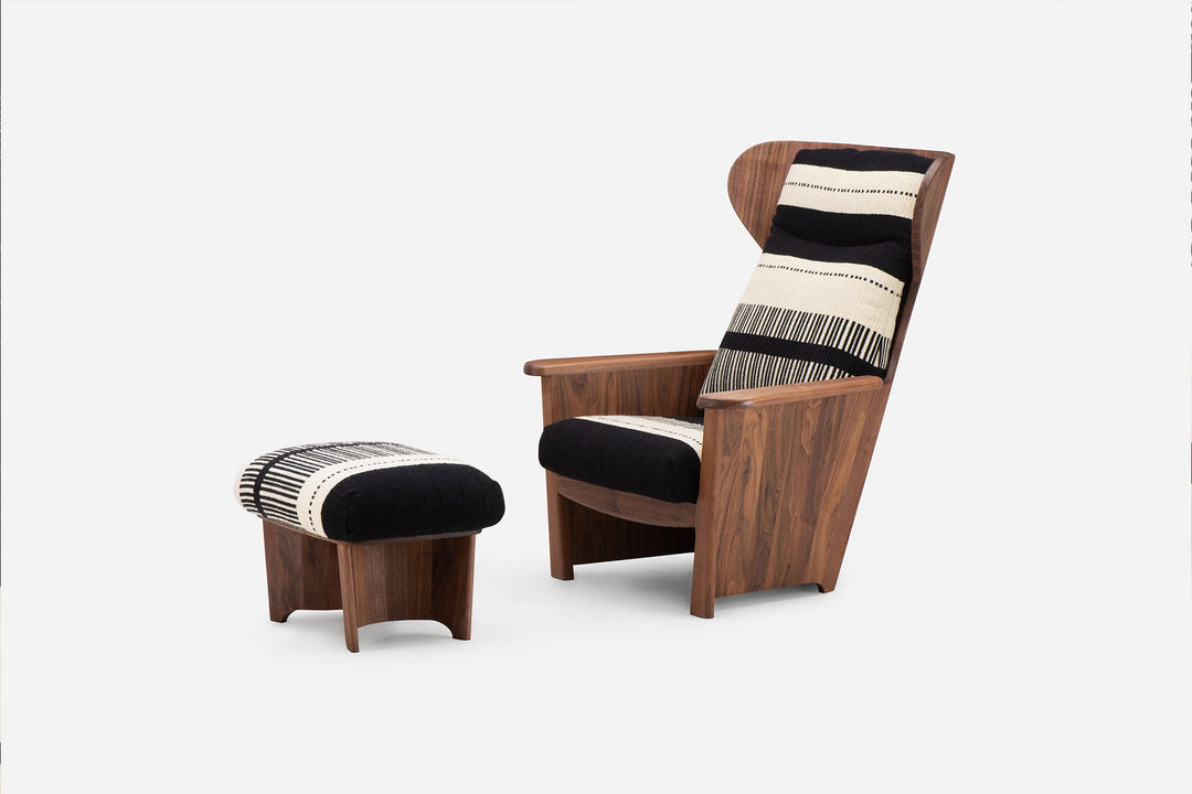 DANISH OILED WALNUT & MANTA LIDO PRETO / CRU