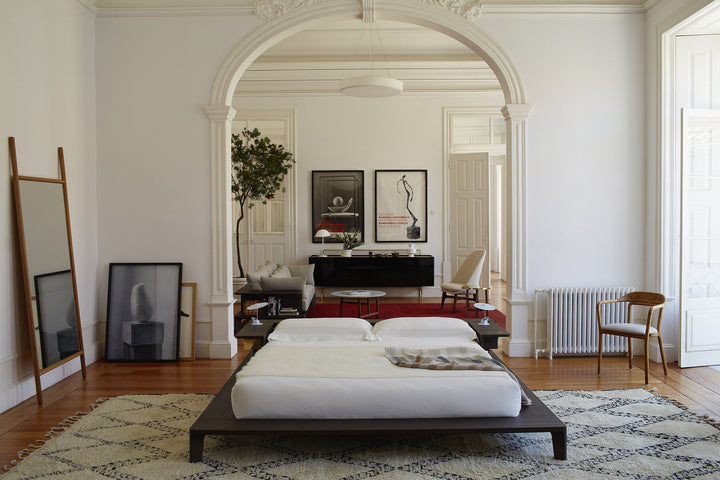 BLACK STAINED ASH (+ EXTEND MIRROR AND DUET CHAIR)