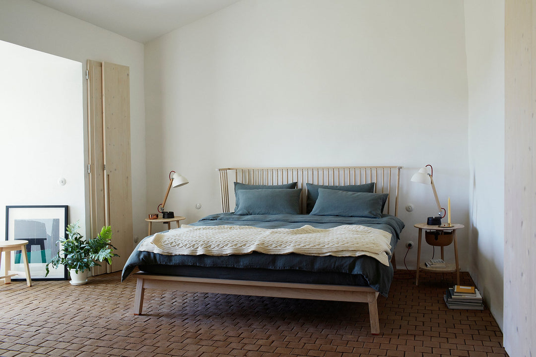 WHITE OILED ASH & CORK (+ COMPANIONS BED)